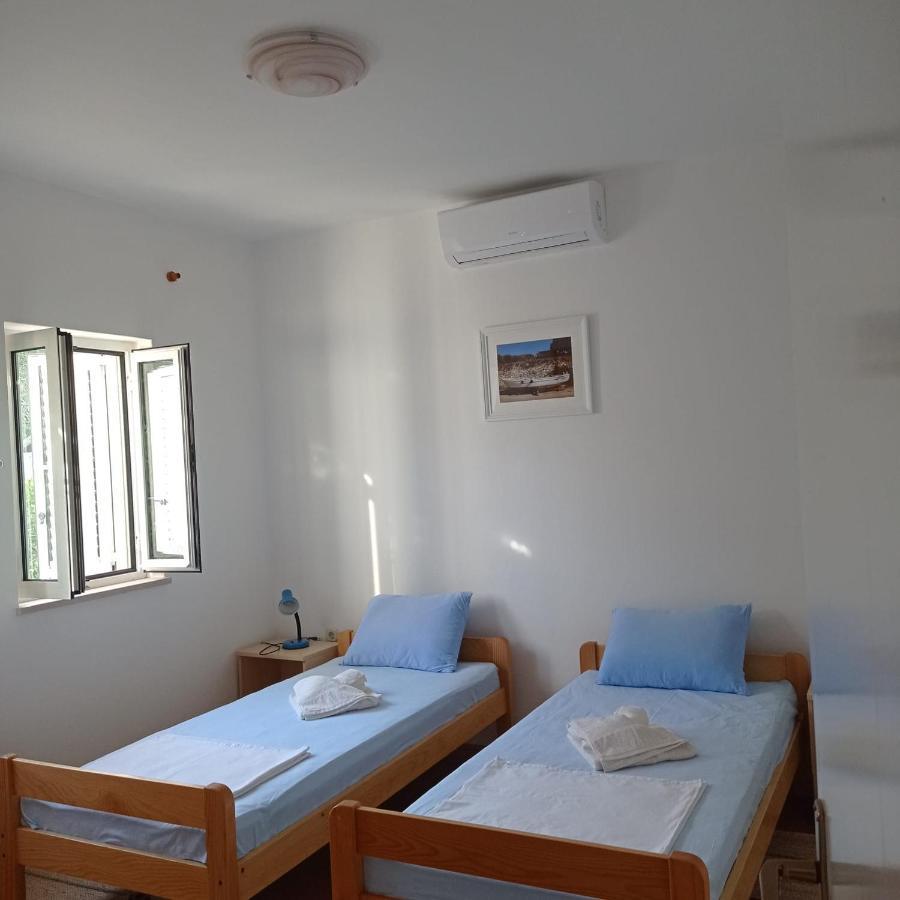 My Mediterranean Villa With Huge Garden And Own Parking ลุมบาร์ดา ภายนอก รูปภาพ