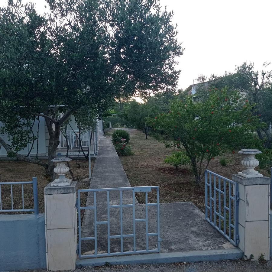 My Mediterranean Villa With Huge Garden And Own Parking ลุมบาร์ดา ภายนอก รูปภาพ