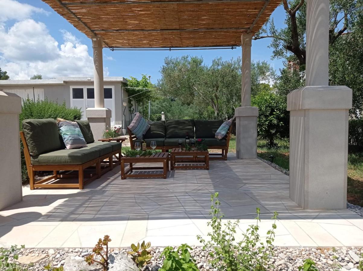My Mediterranean Villa With Huge Garden And Own Parking ลุมบาร์ดา ภายนอก รูปภาพ